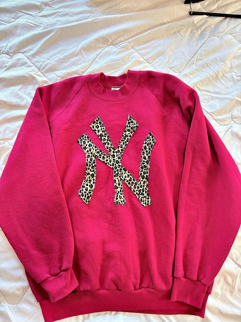 Vintage Fruit of the Loom Leopard Yankee Logo Sweatshirt Size XL